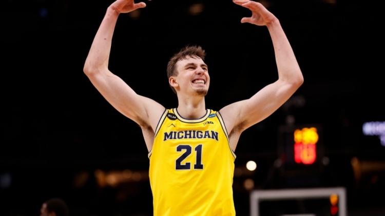 在禁区内跃 在禁区内跃